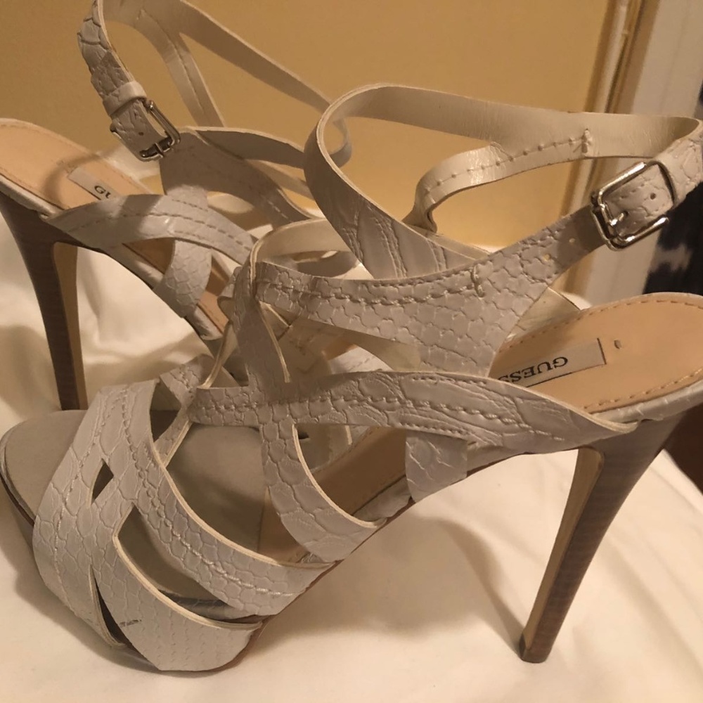 Women's Guess white Platform shoe Size 9